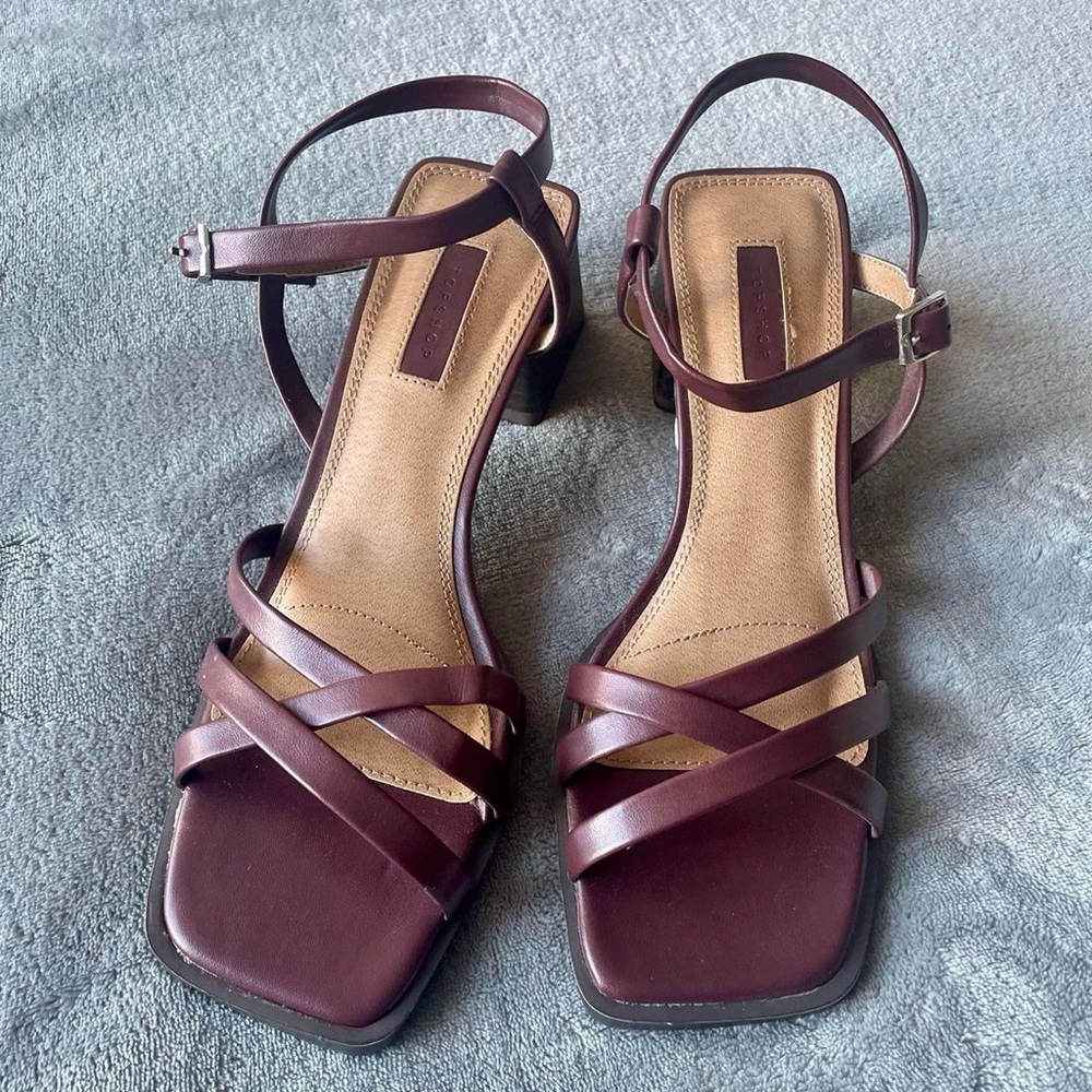 TOPSHOP Chic Women's Strappy Sandals in Burgundy